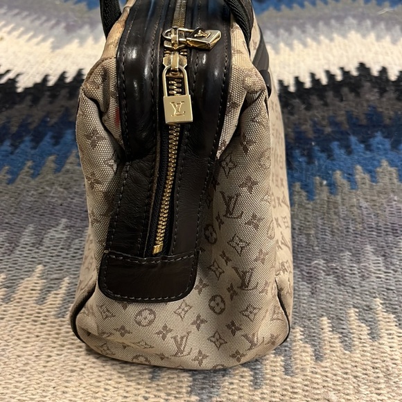 LOUIS VUITTON MINI MONOGRAM JOSEPHINE
PM-100% AUTHENTIC - Picture 4 of 6